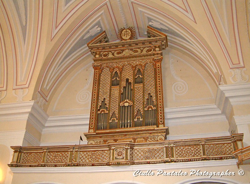 Organo del 1628 nella chiesa di San Nicola in Salve (LE)